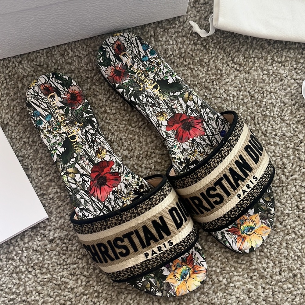 CHRISTIAN DIOR Dway Slide Sandal Cream and black Embroidered Cotton